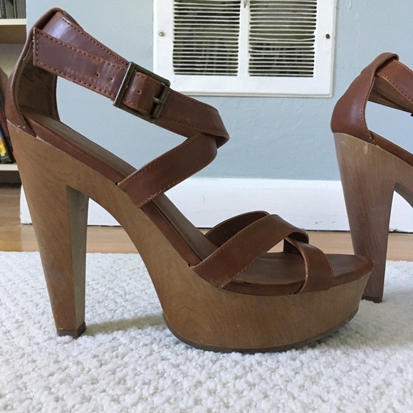 Brown cross strap heels - Picture 6 of 8